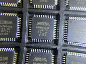 EPM7064AETI44-7N